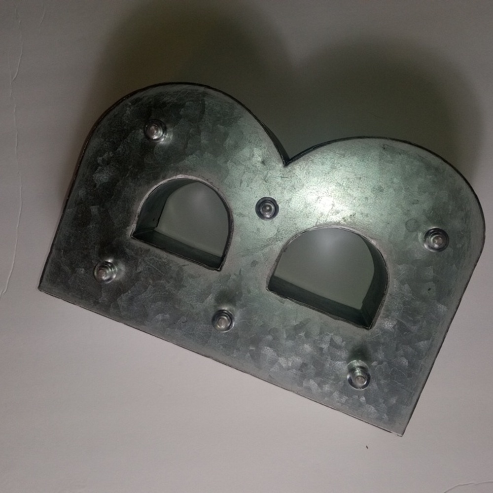 Letter B Marquis Light - Picture 5 of 7